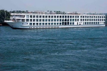Opera Nile Cruise From Outside